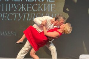 ВИДЕО На сцене — только двое. Легендарный театр привез в Балаково премьеру