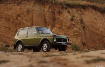 В Балаково продают раритетную «Ниву» с автографами