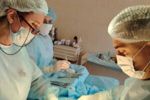 Саратовские врачи продолжают оказывать помощь гражданским и военным в подшефном Сватовском районе