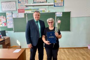 Полный порядок. За что депутат облдумы Владимир Земсков поблагодарил завхоза новополеводинской школы