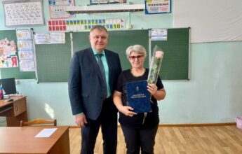 Полный порядок. За что депутат облдумы Владимир Земсков поблагодарил завхоза новополеводинской школы