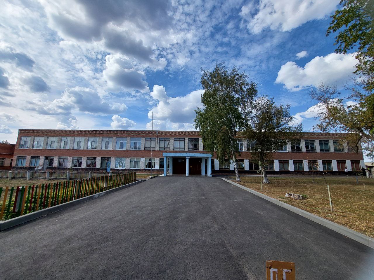 Сёла Балаковского района вошли в программу ремонта школьных дворов и площадок