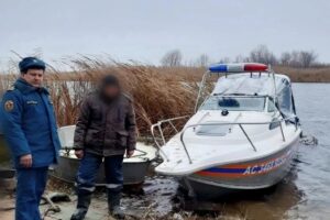 Рыбак провел почти сутки в тумане на Волге без связи и бензина