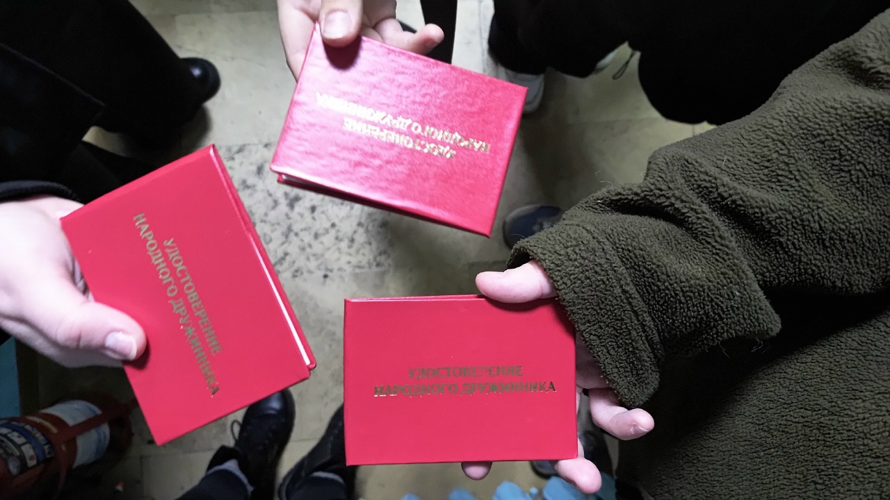 Начальник балаковской полиции вручил удостоверения дружинникам-студентам