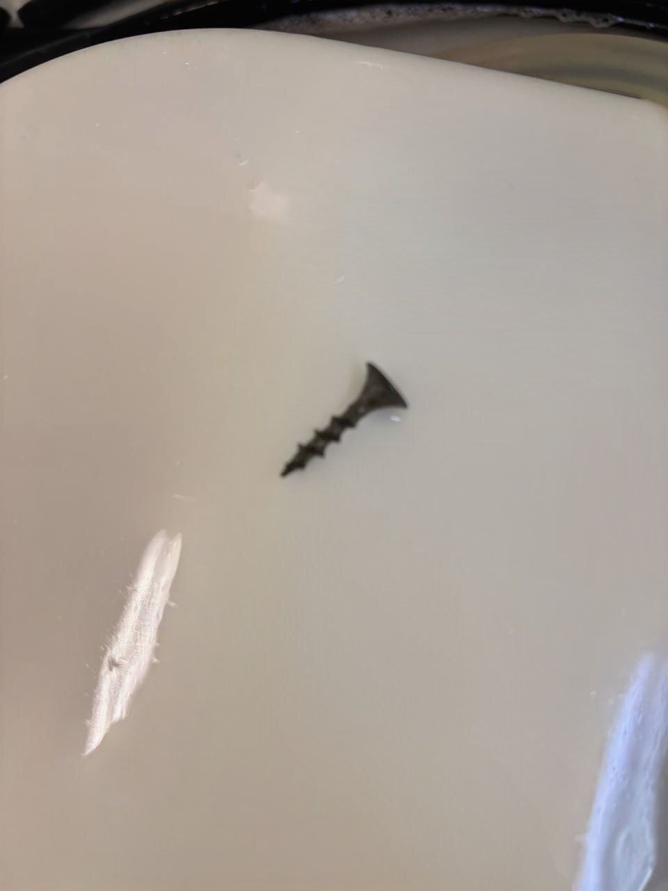 Двухлетний малыш в Балаково проглотил саморез