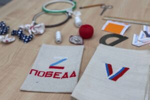 Жители Балаково создали обереги и письма поддержки для участников СВО