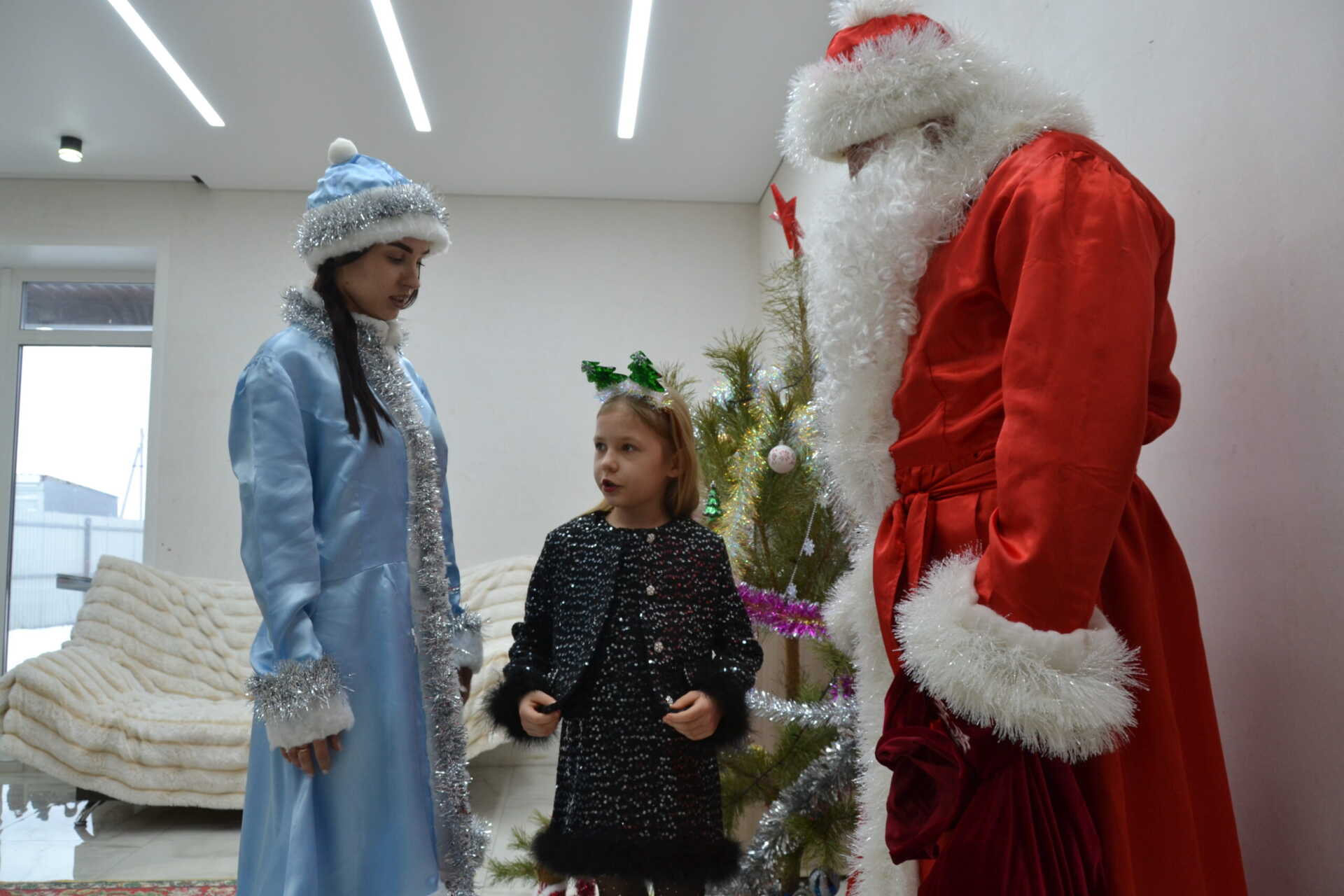 Полицейский Дед Мороз поздравил с Новым годом детей балаковских стражей порядка