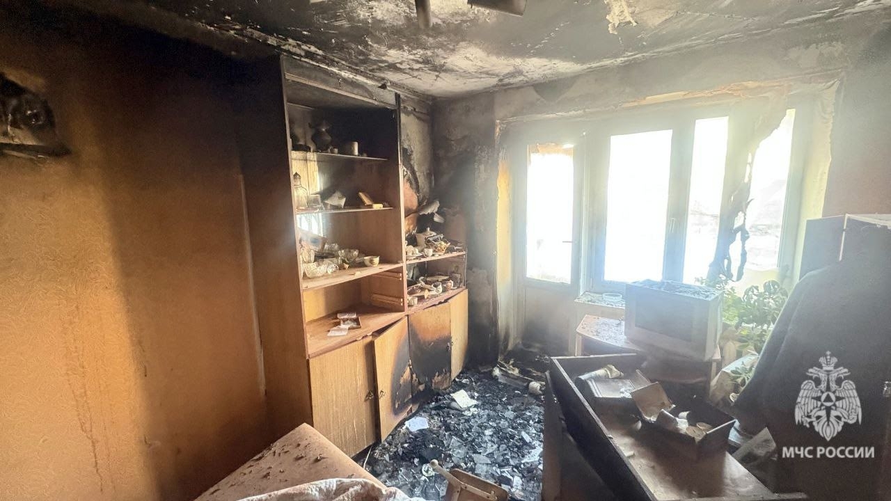 Заснувшего курильщика спасли на пожаре в Балаково