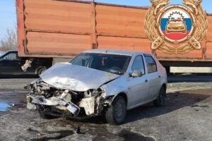 На балаковской трассе столкнулись грузовик и «легковушка»
