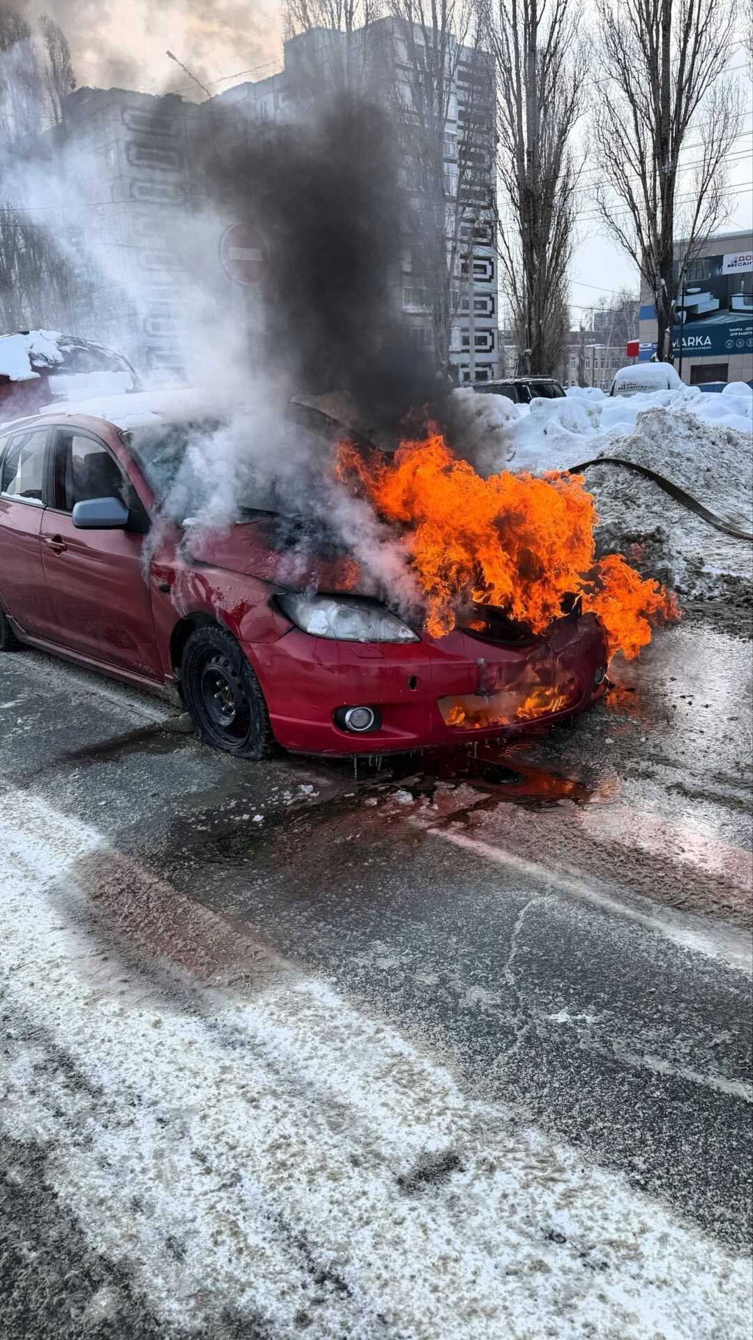 Пьяный угон в Балаково закончился костром из иномарки