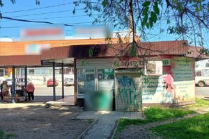 В Балаково убрали цветочный киоск, построенный на теплотрассе