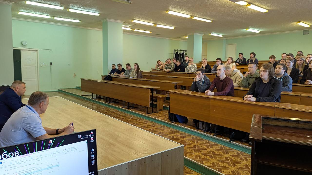 Балаковцев поздравляют с Днем науки