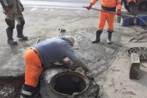 Яму на балаковской дороге устранят за сутки