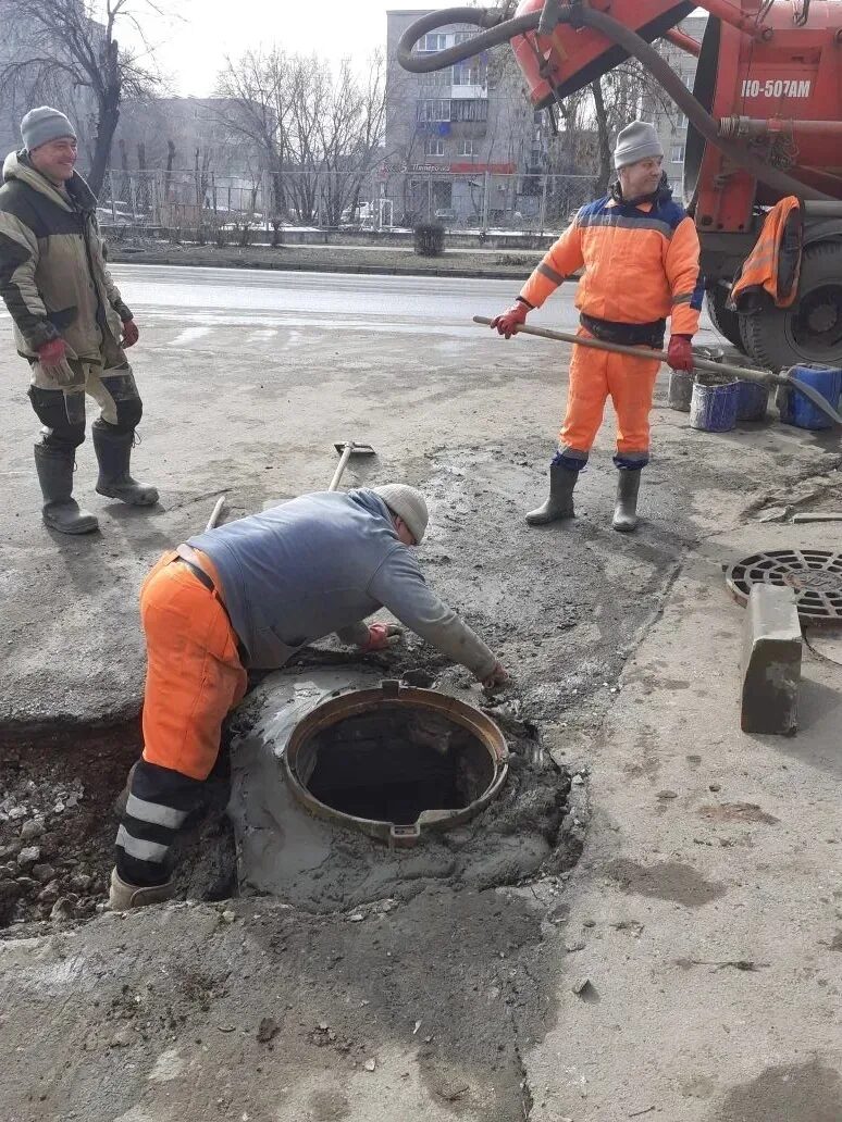 Яму на балаковской дороге устранят за сутки