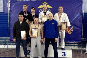 Балаковские полицейские привезли серебро с чемпионата по рукопашному бою