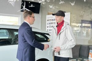 Балаковский ветеран СВО с тяжелым ранением получил ключи от новой «Лады»