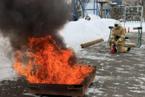 Будущие спасатели вскрывали двери. В Балаково прошел чемпионат «Профессионалы»