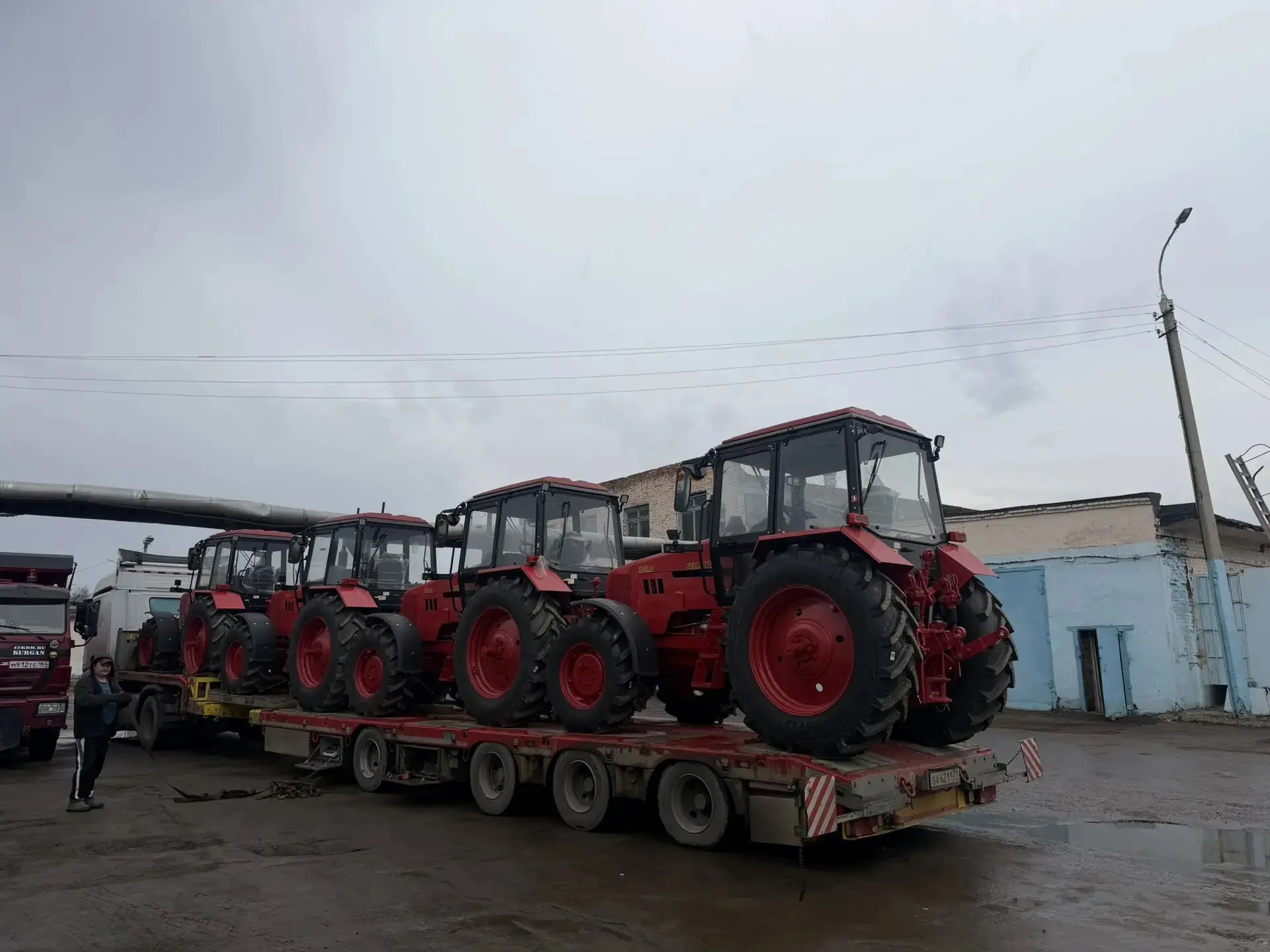 Балаковские дороги будут убирать четыре новых трактора