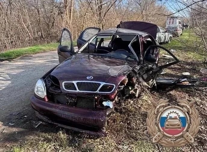 На трассе рядом с Балаково столкнулись "ЗАЗ" и "Форд"
