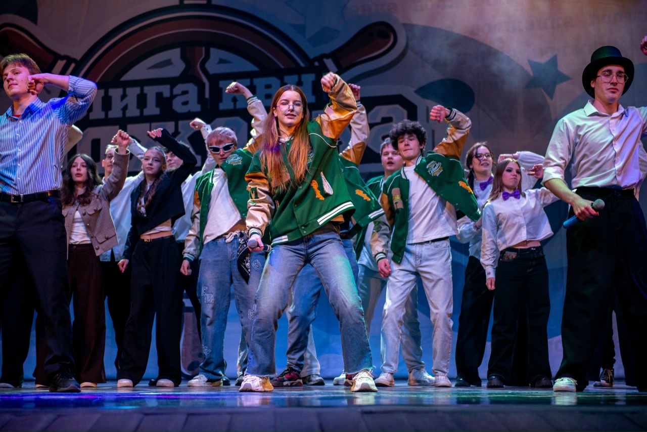 «Не пришла» и пришла к победе. В Балаково назвали чемпионов Лиги КВН «Волжанка»