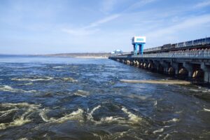 Гидростанция рядом с Балаково открыла водосбросы