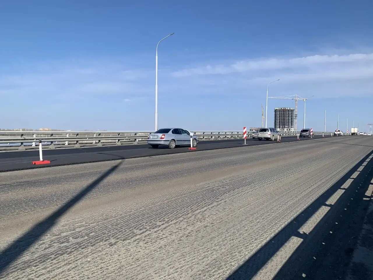 Половину моста Победы в Балаково закатали в асфальт