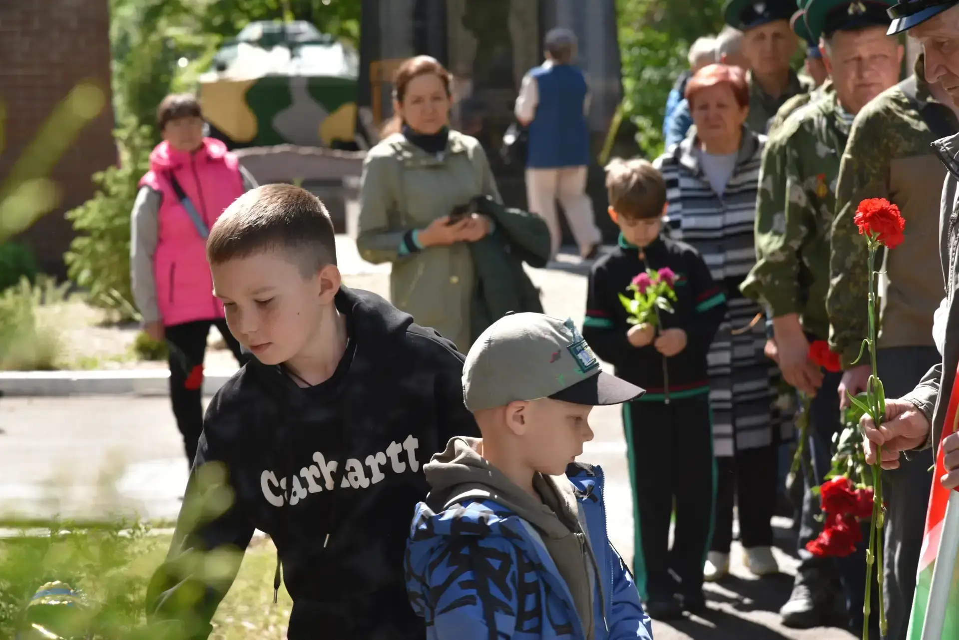 День пограничника в Балаково отметили возложением цветов