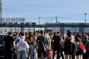 В Балаково начальник отдела по спорту получила нагоняй за очередь на спидвей
