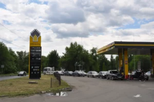 Ограничение на продажу бензина продлили