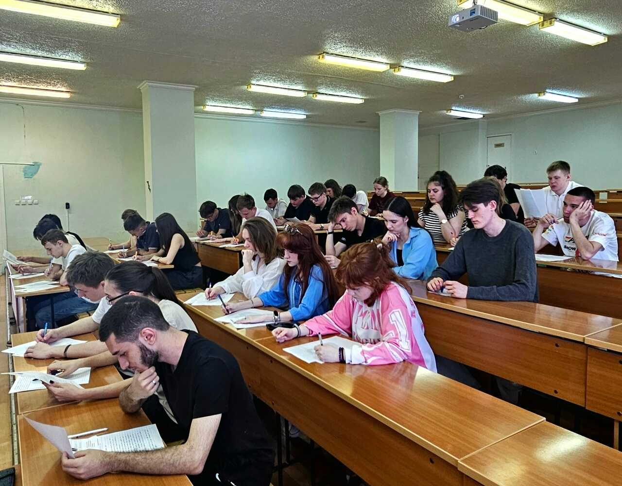 Экзамены по четырем обязательным предметам ждут всех студентов
