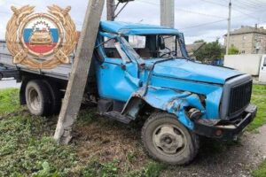 В столкновении «Приоры» и грузовика пострадал ребенок