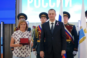 Педиатр из Балаково получила награду из рук губернатора