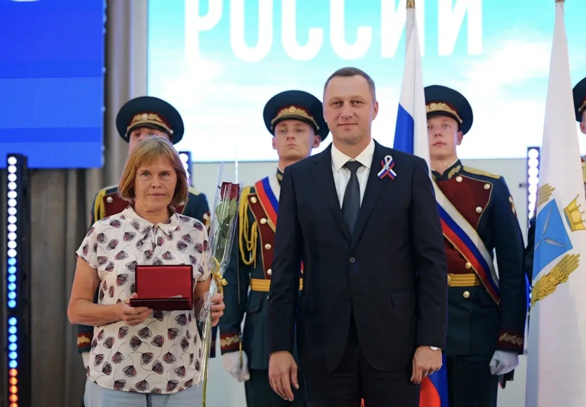 Педиатр из Балаково получила награду из рук губернатора