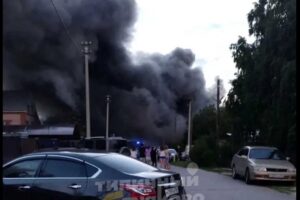 В балаковском селе вечером полыхал пожар