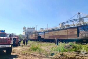 На балаковском заводе полыхал пожар