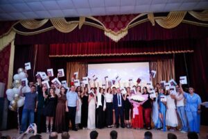 Балаковские полицейские вручили дипломы выпускникам колледжа