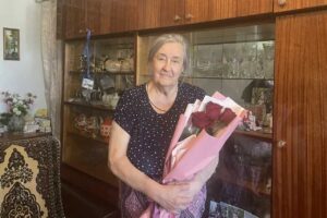 Блокадница из Балаково принимает поздравления с 89-летием