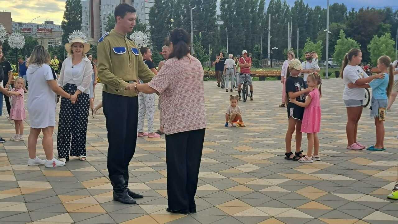 В балаковском парке прошёл танцевальный праздник