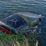 Сорвались с плотины. Из самойловского пруда достали автомобиль с четырьмя погибшими