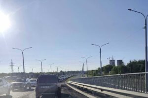 На мосту Победы в Балаково образовались пробки
