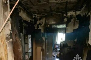 Пожарные расчёты Балаково эвакуировали 10 человек из девятиэтажки