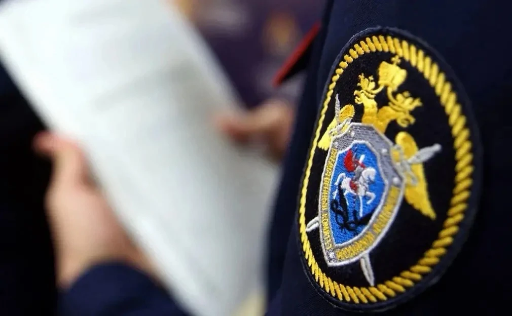 В балаковском селе рабочий фермерского хозяйства упал с высоты и получил тяжелые травмы