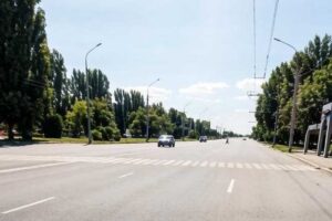 В Балаково автомобиль сбил ребенка на дороге и скрылся