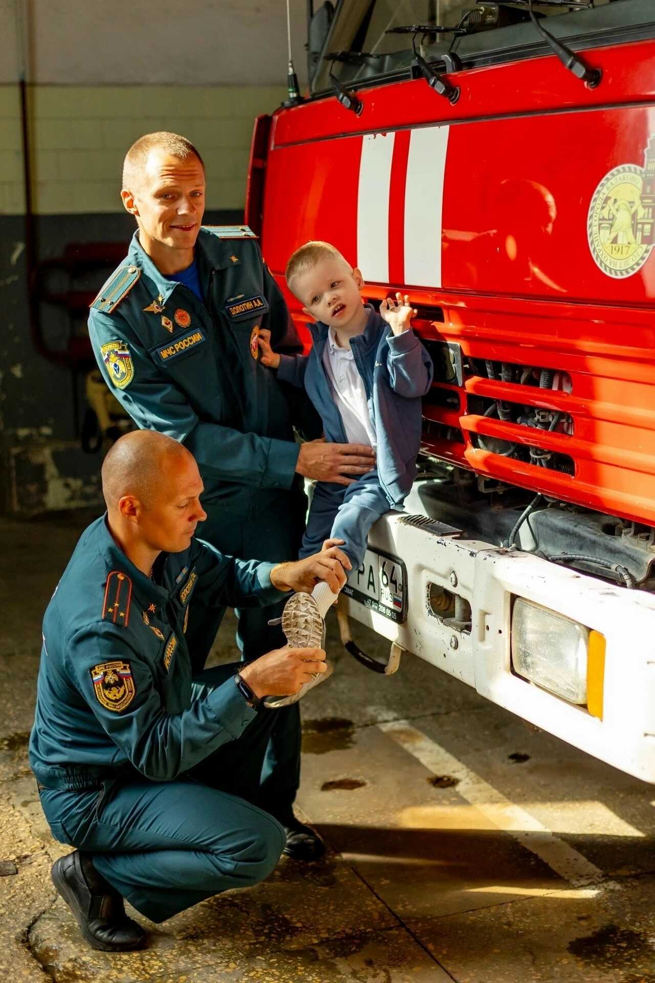 Маленький балаковец учится ходить
