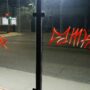 В Балаково вандалы разрисовали остановку и скрылись