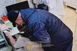 В Балакове совершили разбойное нападение на сотрудницу аптеки