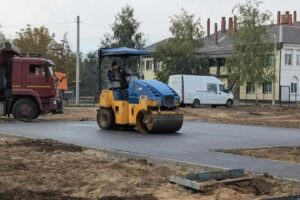 В Балаково асфальт начали укладывать только с приходом дождей