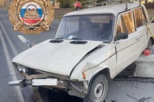 Пенсионер в Балаково на машине врезался в бетонный блок