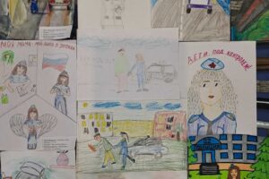 Юные художники Балаково нарисовали родителей-полицейских